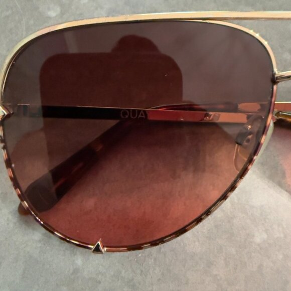 Quay High Key Mini Aviator Sunglasses – Gold Frame / Gradient Brown Lenses - Picture 5 of 12